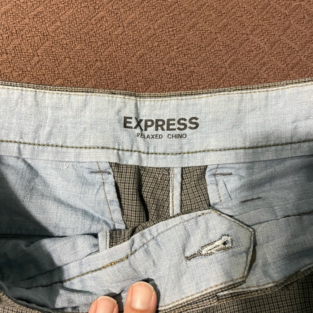 Express Shorts - Picture 4 of 4
